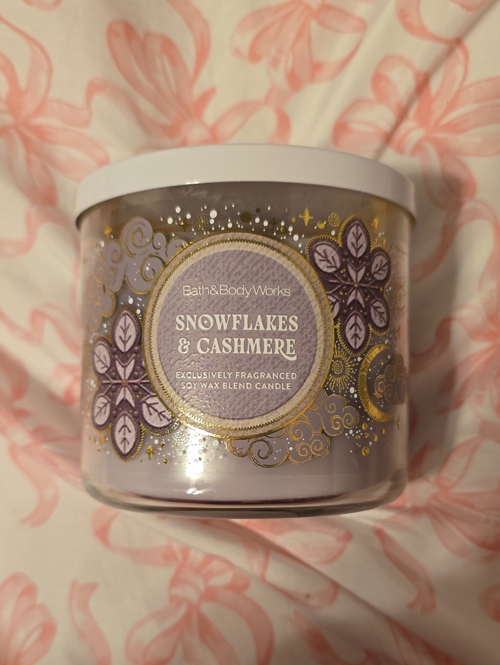 BNWT Bath And Body Works Snowflakes And Cashmere 3 Wick Candle